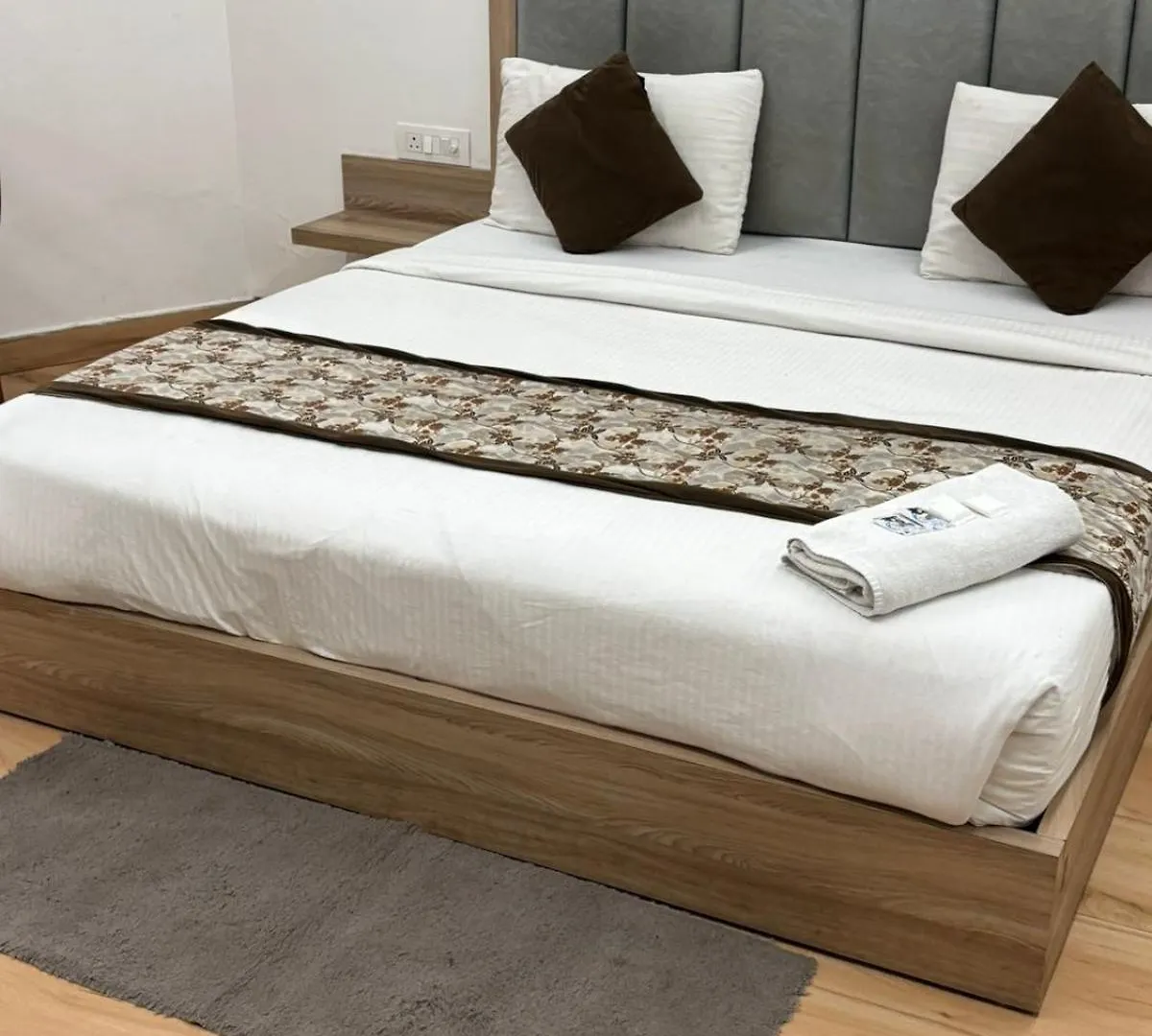 Hotel The Metropolitan Plaza Near Igi Airport Delhi New Delhi