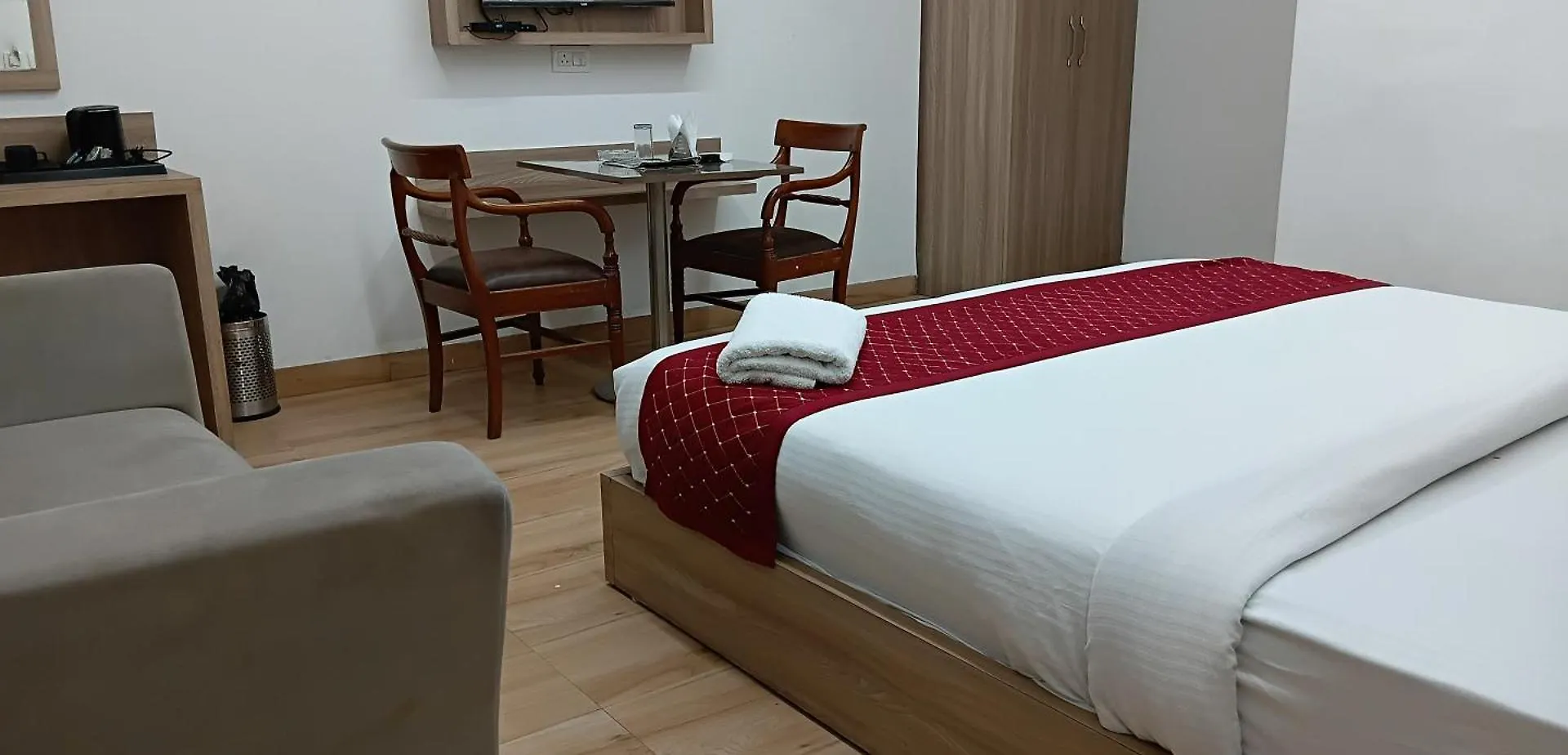 Hotel The Metropolitan Plaza Near Igi Airport Delhi New Delhi