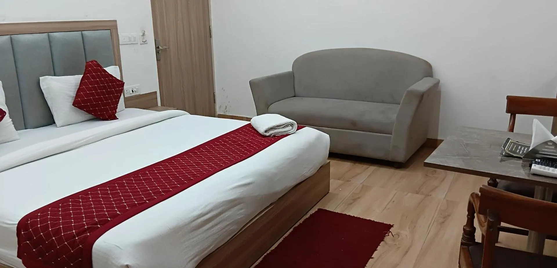 Hotel The Metropolitan Plaza Near Igi Airport Delhi New Delhi