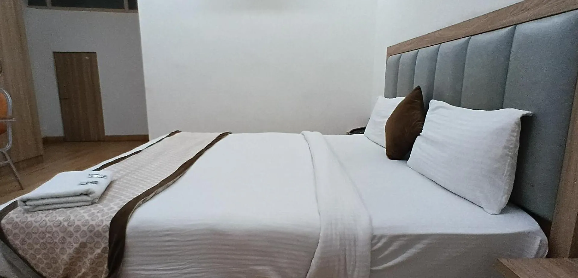 Hotel The Metropolitan Plaza Near Igi Airport Delhi New Delhi