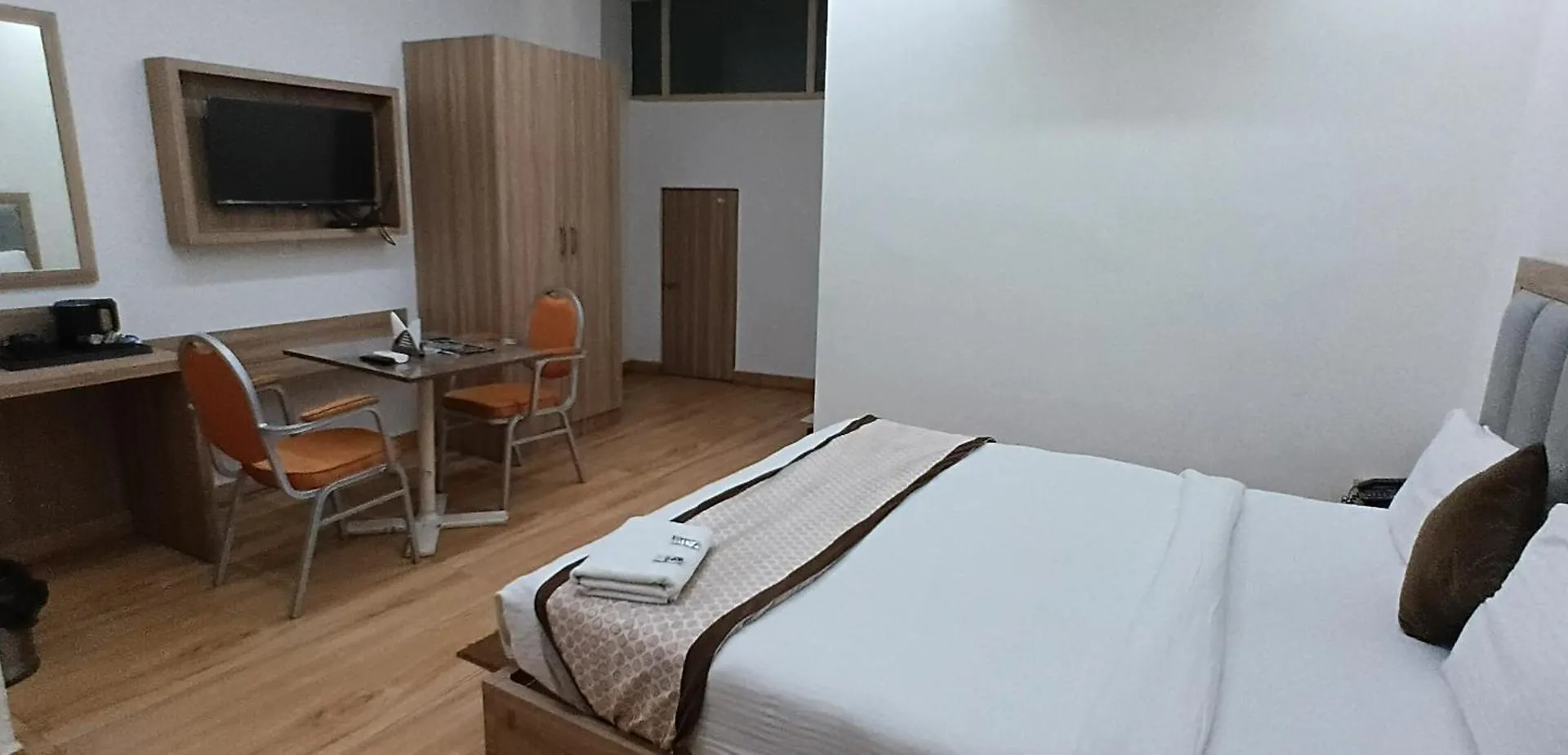 ****  Hotel The Metropolitan Plaza Near Igi Airport Delhi New Delhi India