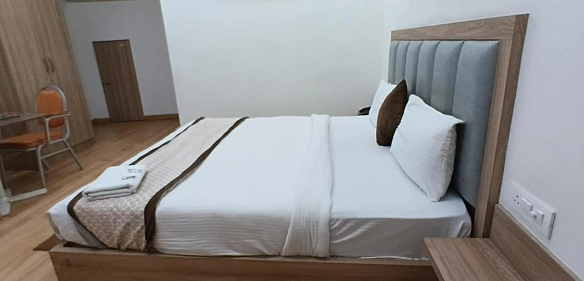 Hotel The Metropolitan Plaza Near Igi Airport Delhi New Delhi 4*,