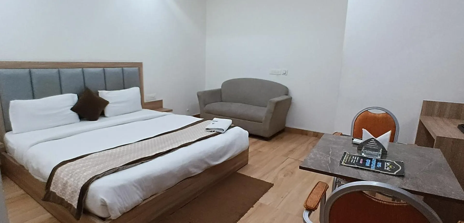 Hotel The Metropolitan Plaza Near Igi Airport Delhi New Delhi