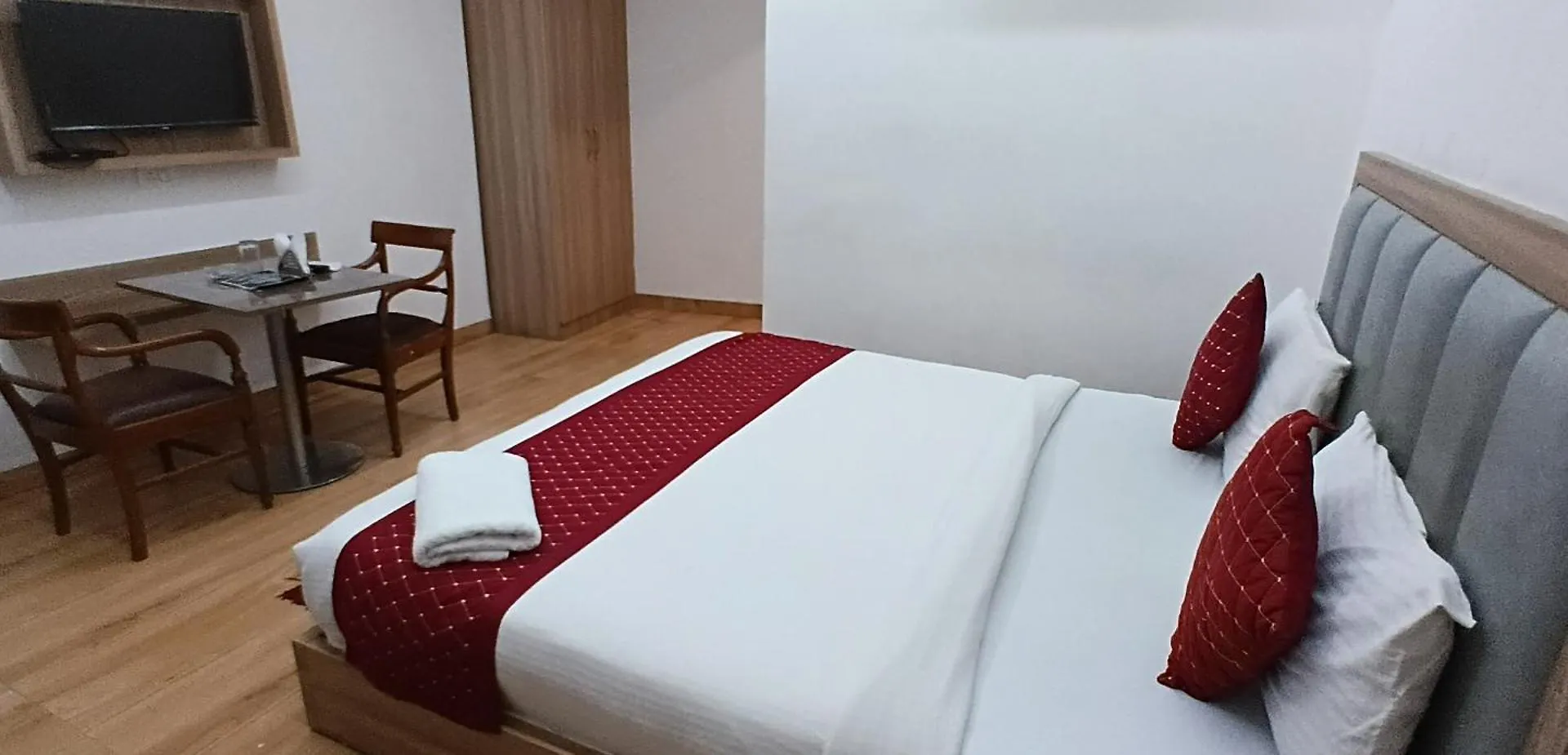 Hotel The Metropolitan Plaza Near Igi Airport Delhi New Delhi