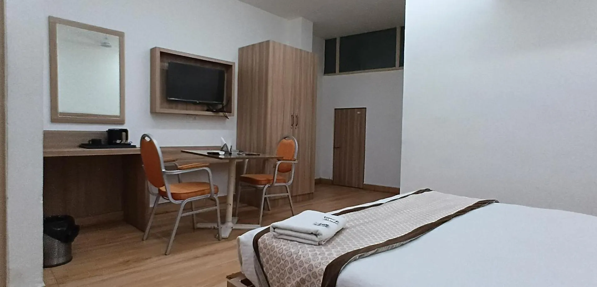 Hotel The Metropolitan Plaza Near Igi Airport Delhi New Delhi