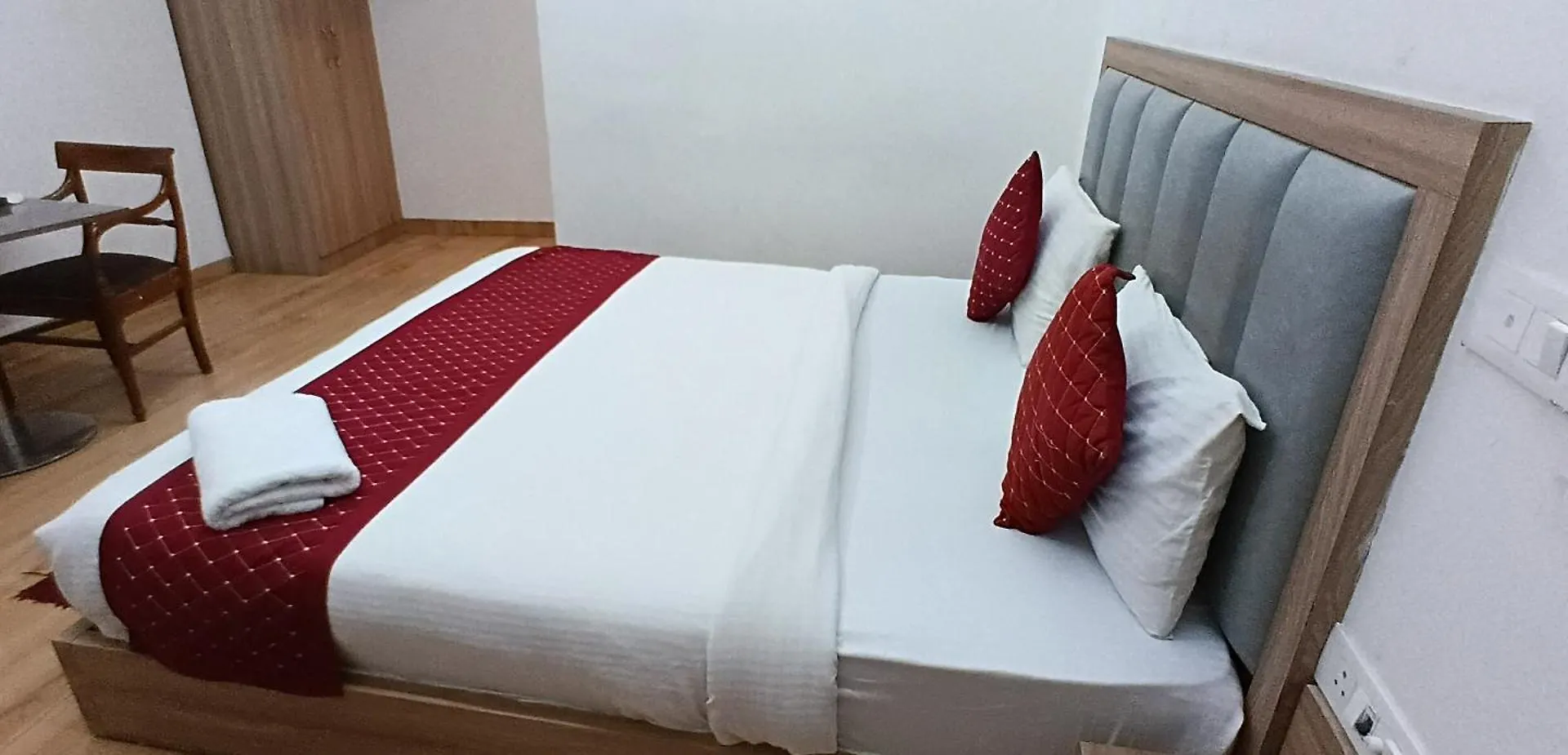 Hotel The Metropolitan Plaza Near Igi Airport Delhi New Delhi