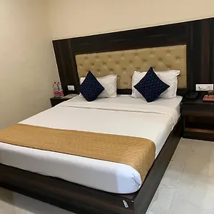 Ivy Plaza Luxury Hotel